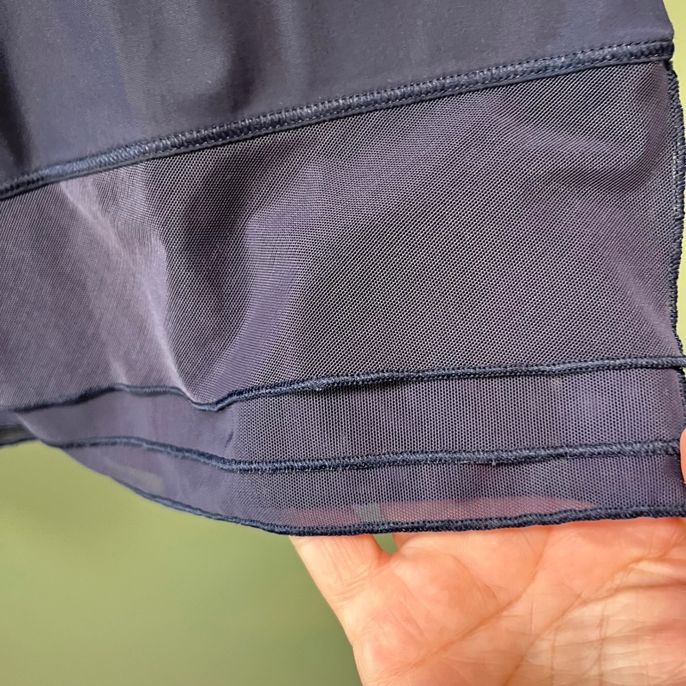 Lululemon Navy Blue Sole Training Athletic Top Layered Mesh Hem‎ Women Size 4 - Picture 4 of 5